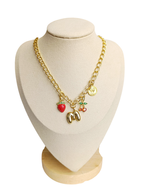 Collar con letra personalizable