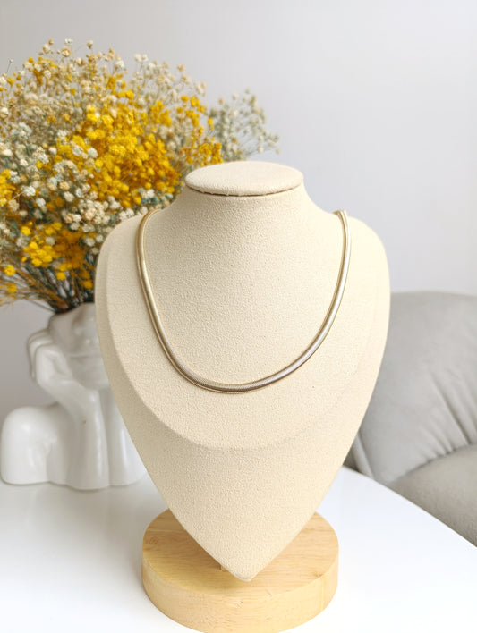 Collar tipo serpiente dorado