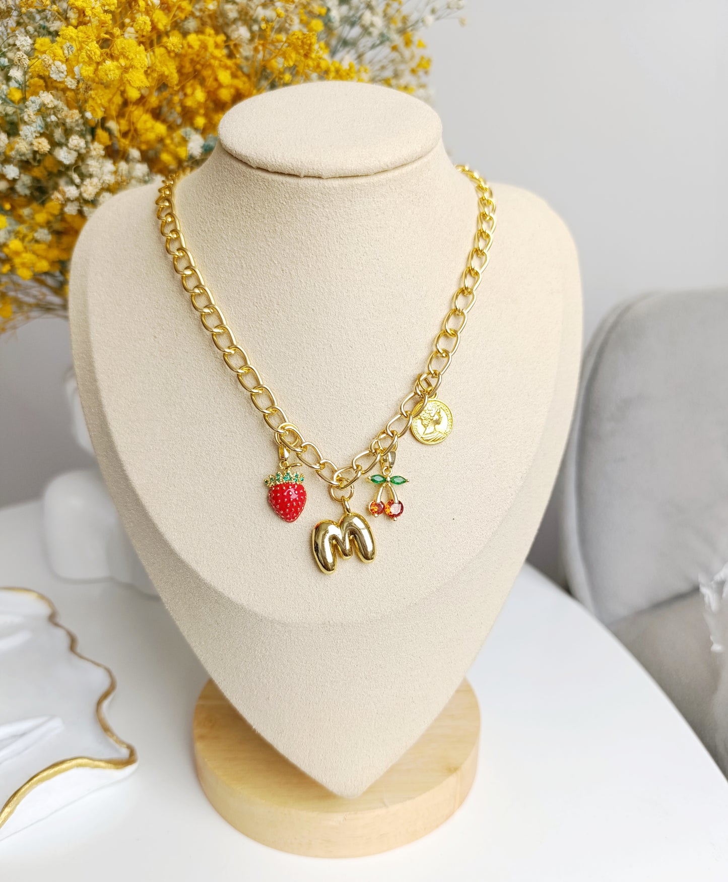 Collar con letra personalizable